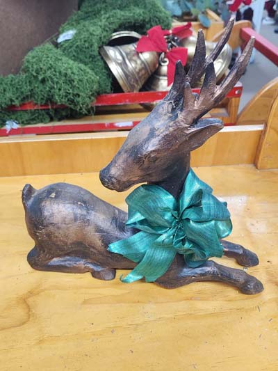 Reindeer, ribboned, 12