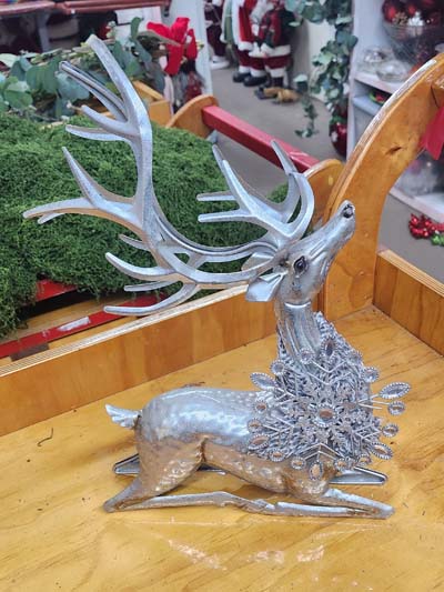 Reindeer aluminum, sitting 17