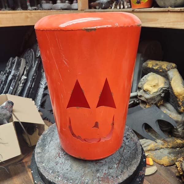 Metal jack-o-lantern