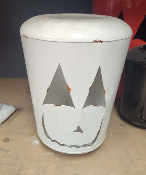 Metal jack-o-lantern