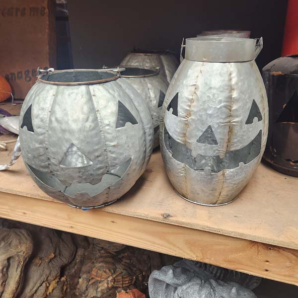 Metal jack-o-lantern