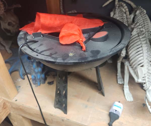 Electric cauldron with fan