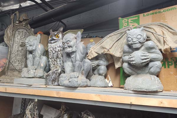 Misc small Scary statues