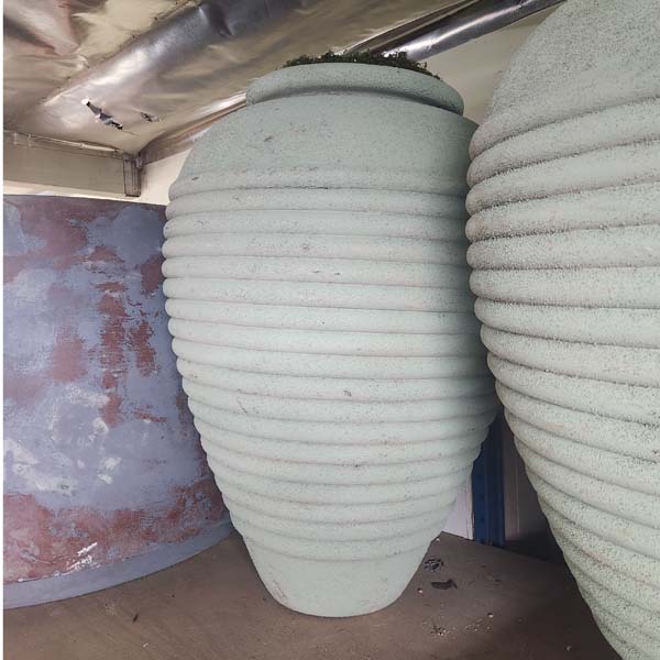 Ribbed Large Urn